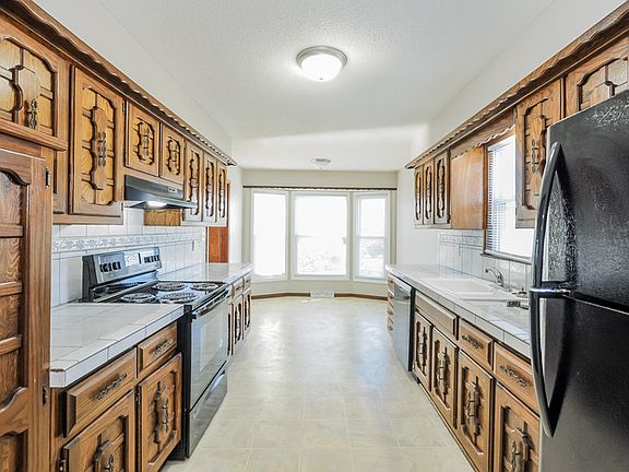 4th image of 204 N Woodson Dr