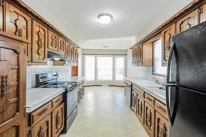 204 N Woodson Dr — Photo 4