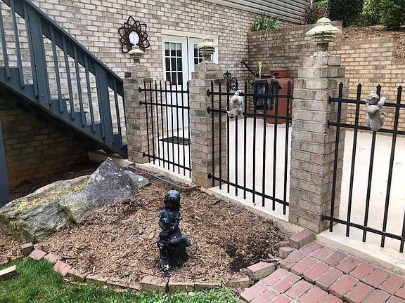 4th image of 606 White Oak Cir NE