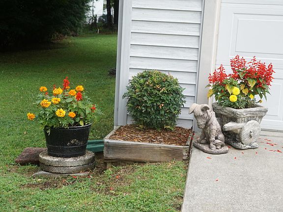 3rd image of 99 Southridge Cir