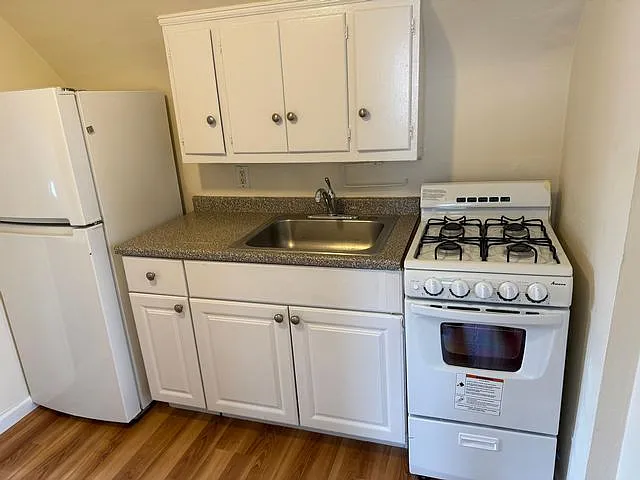 225 W Hudson St — Photo 7