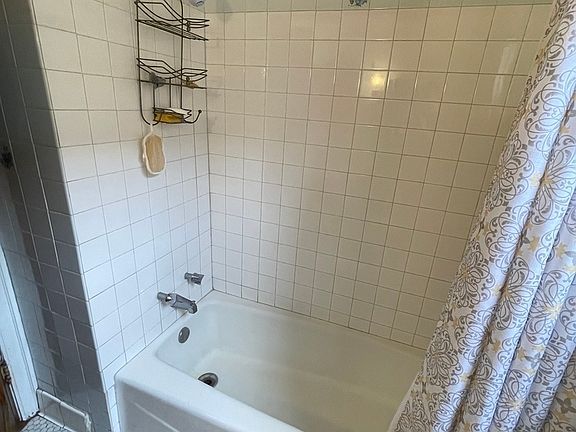 3rd image of 6428 S Langley Ave #4