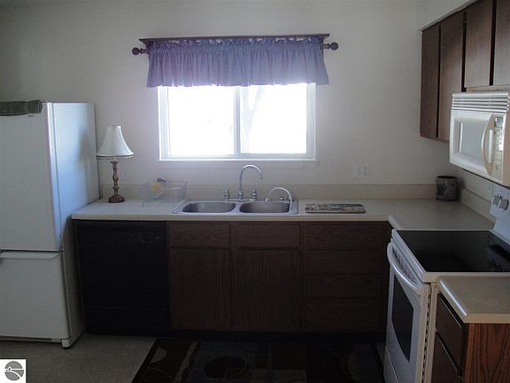 4th image of 9505A Montana St