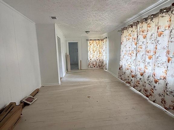 4th image of 1136 Killarney St