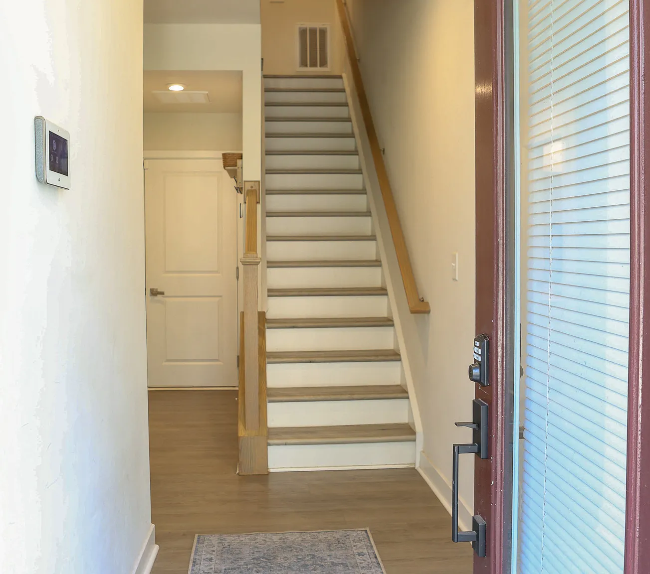 3 bed, 3.5 bath, 1624 sqft, $3,000 — Photo 2