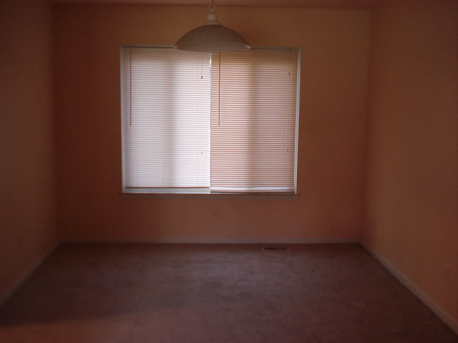 4 bed, 2.5 bath, 2300 sqft, $3,500 — Photo 4