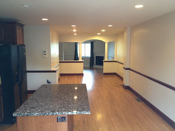 5th image of 3308 Montrose Ave