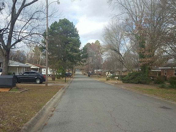 5th image of 1104 Sorrells Dr
