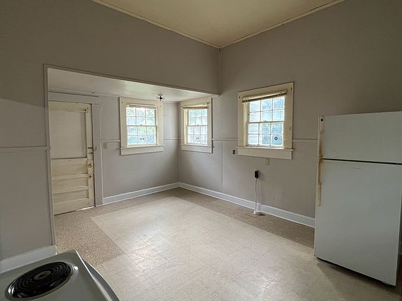 3rd image of 118 Caspari St