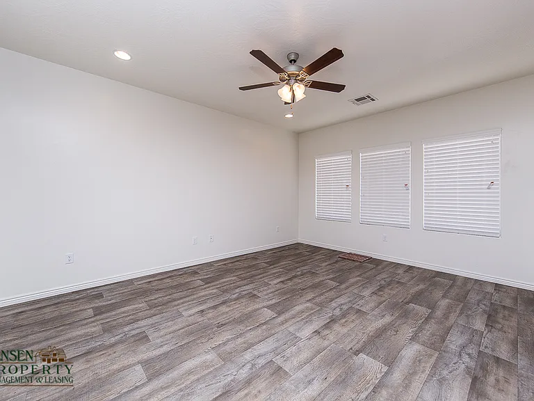 3252 E Tanoak Dr — Photo 7