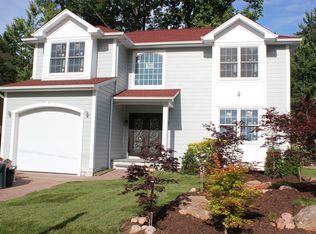 14 Cambridge Rd, Tenafly, NJ 07670