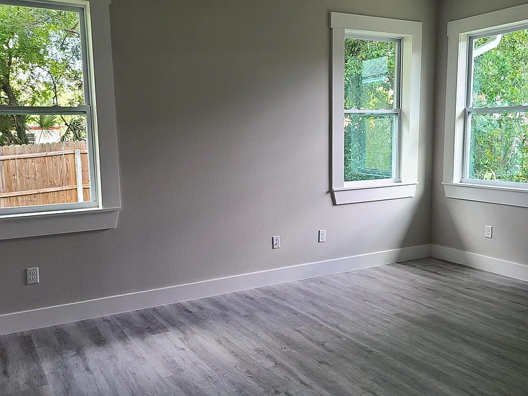 2125 W Saint Joseph St — Photo 16