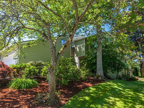 3rd image of 2733 174th Ave NE