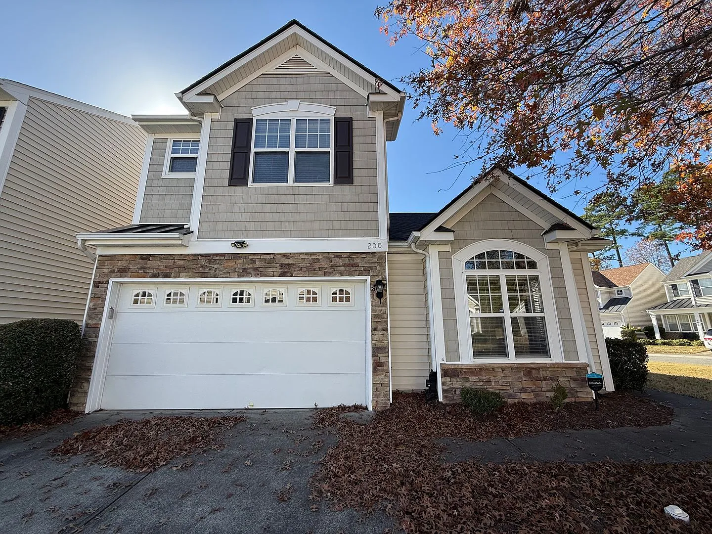 Stunning 2BD, 2.5BA Morrisville Home in a Prime Location Near Interstates, RDU Airport, and RTP — Photo 1