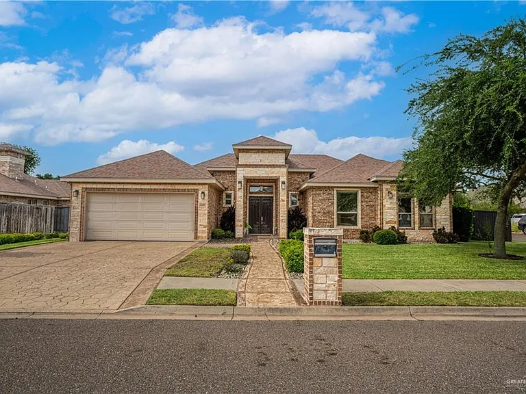 2425 Pebble St — Photo 3