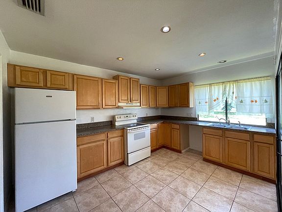 2nd image of 997 Mariposa Dr NE