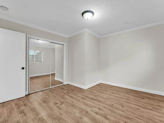 5th image of 929 Sheridan St APT A