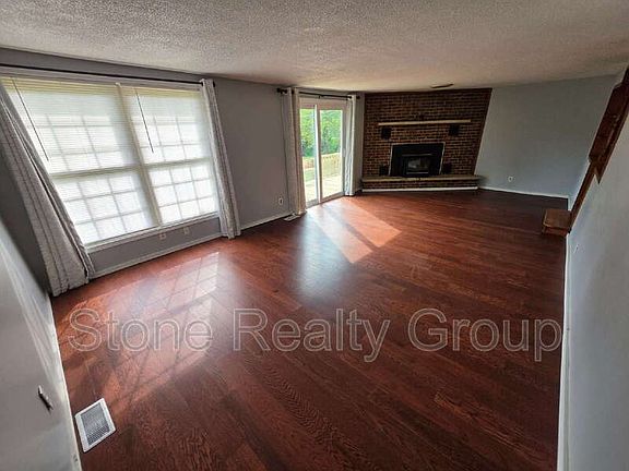 5th image of 4538 S Frye St