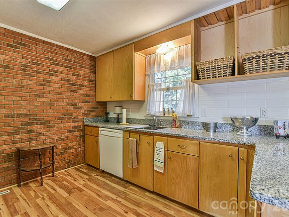 5th image of 2 Adamswood Rd