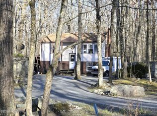 113 Blueridge Ln, Hawley, PA 18428