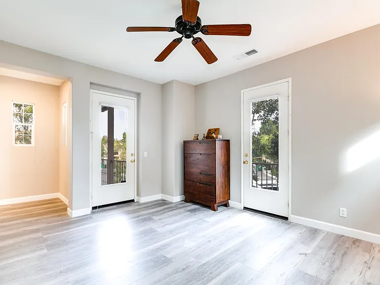 20 Canopy — Photo 19