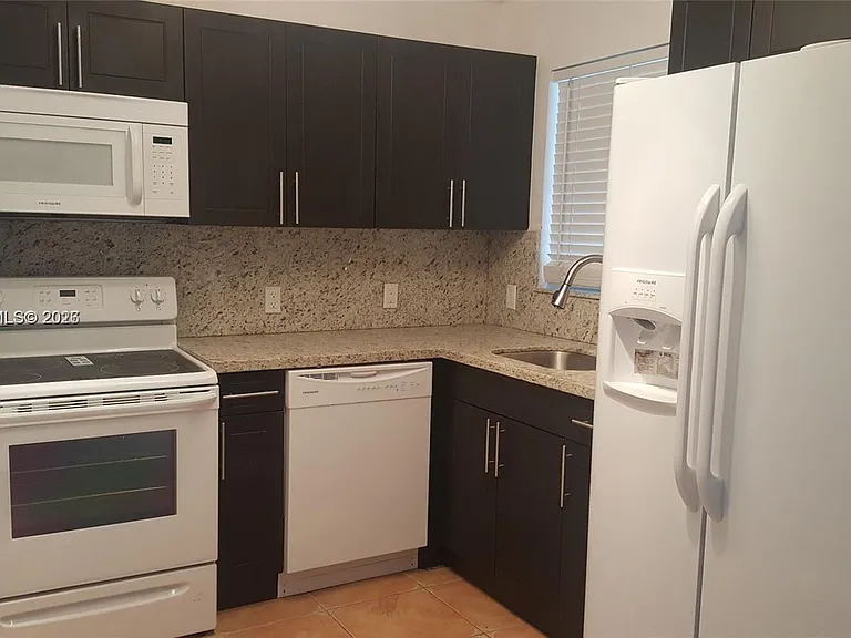 1610 Lenox Ave #203 — Photo 6