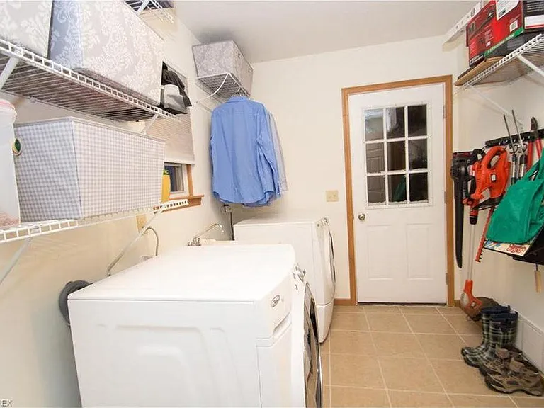 1053 Beachview Rd — Photo 9