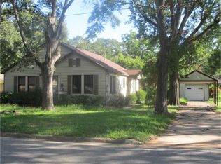 616 5th St, Sealy, TX 77474
