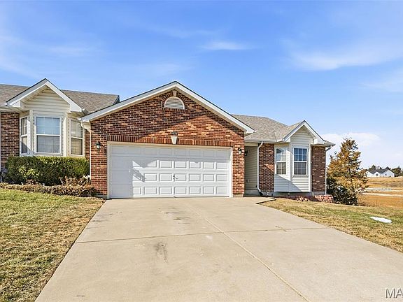 2nd image of 1029 Pin Oak Dr