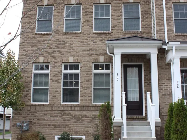 230 Venango Trl, Mars, PA 16046