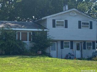 3107 Newport Ave, Medford, NY 11763