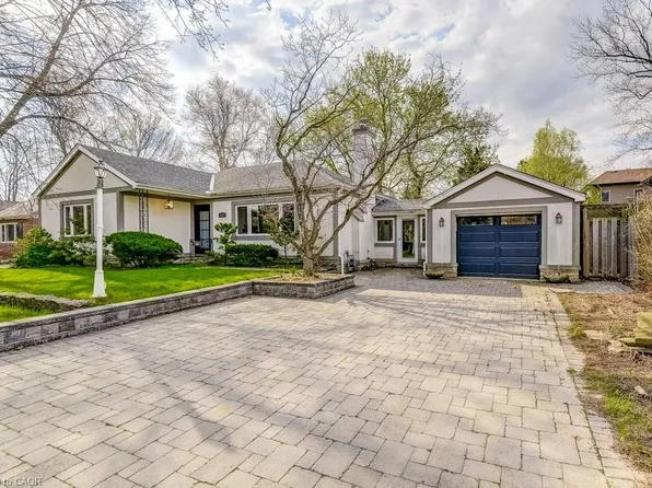 34 Oakley Ct, Hamilton, ON L9G 1T5