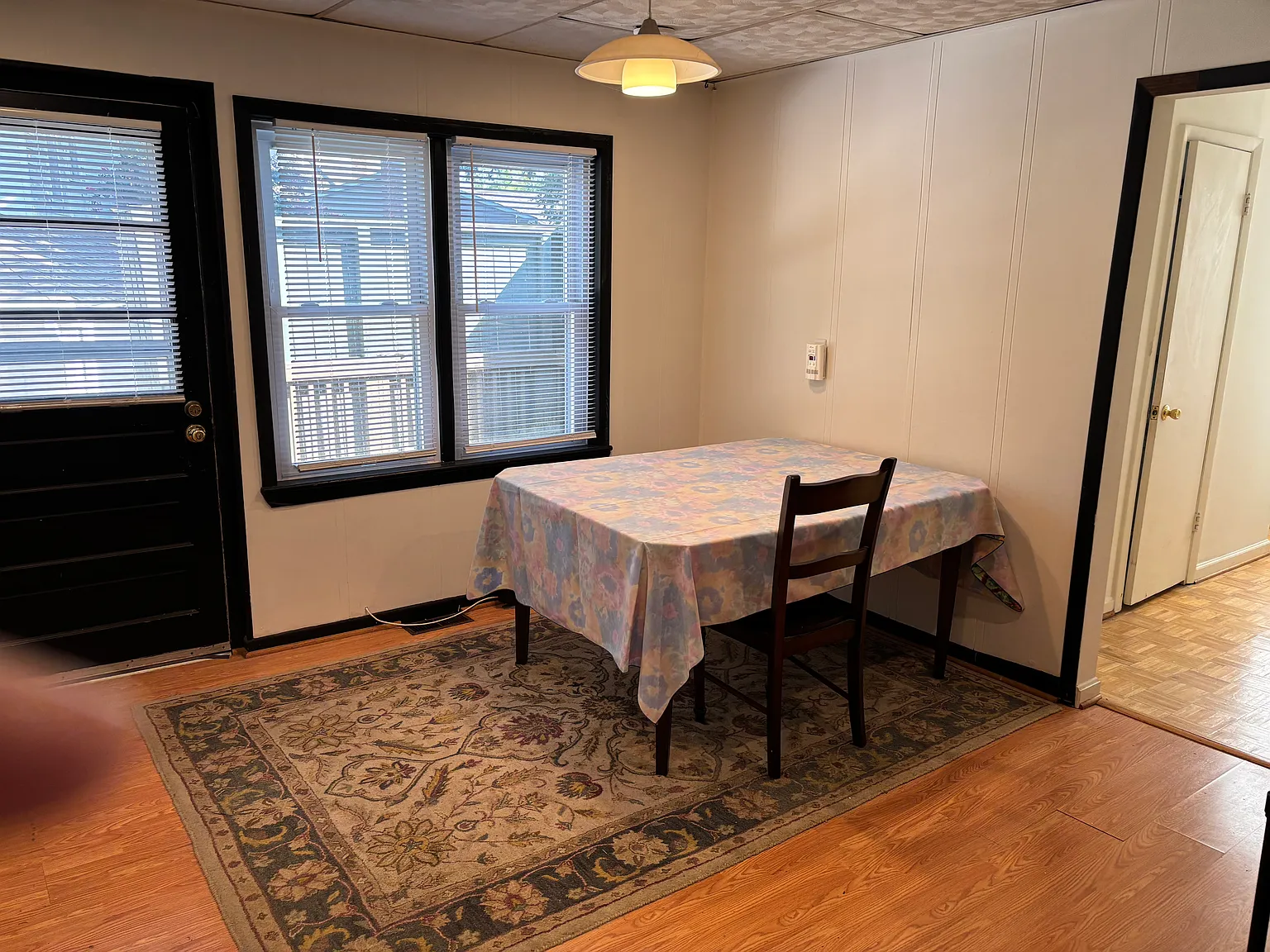 5 bed, 2400 sqft, $5,600 — Photo 4