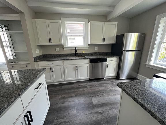 2nd image of 2033 Wyandotte Ave