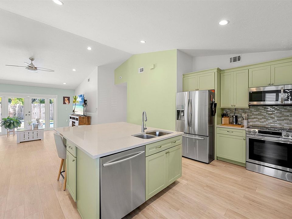 1st image of 13961 Oaklawn Place