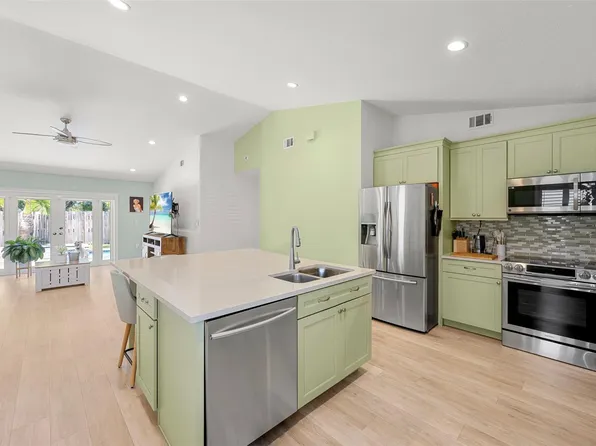 13961 Oaklawn Place, Davie, FL 33325