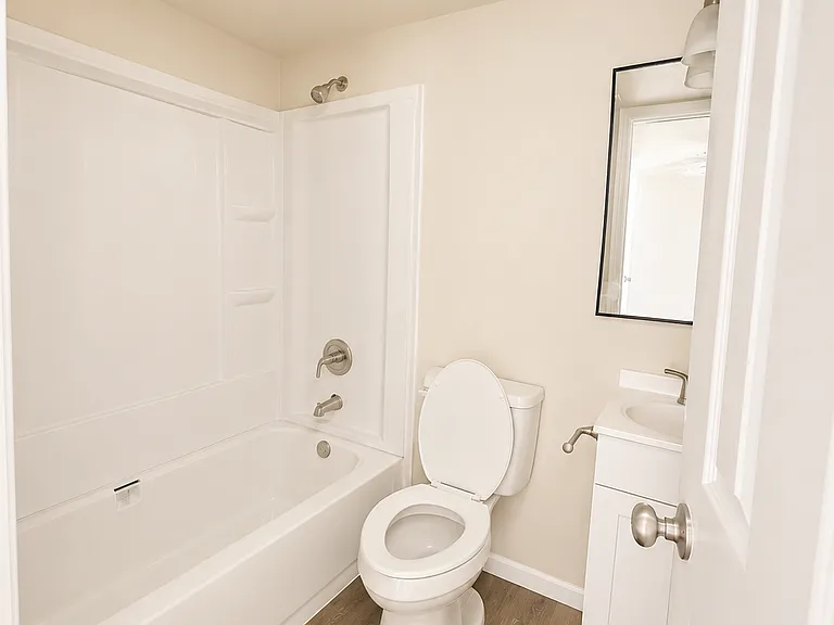 824 Karnes St #C — Photo 5