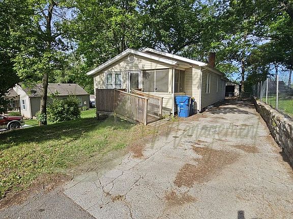 2nd image of 128 S High St