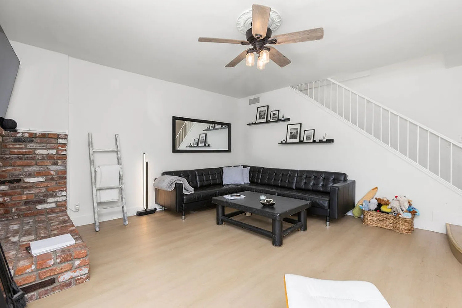 3 bed, 2058 sqft, $5,995 — Photo 4