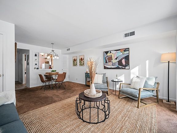 5th image of 907 Windsor Dr Unit 907