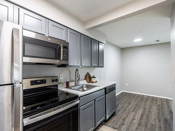 2nd image of 605 Hanna Ave #8