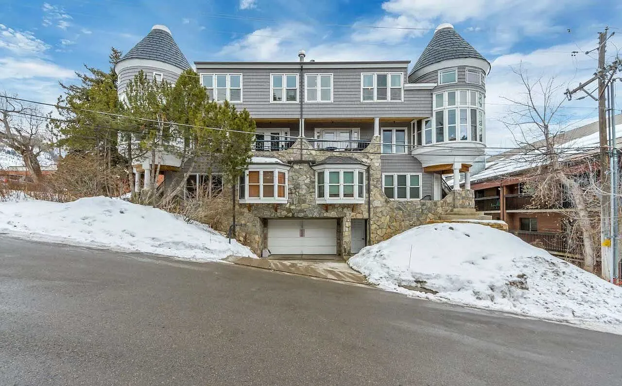 1 bed, 1000 sqft, $4,900 — Photo 1