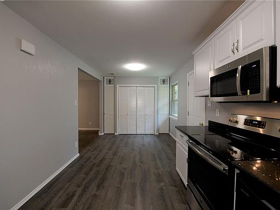 2nd image of 1602 Hill Ln