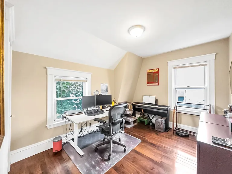 18 Alberta St — Photo 15