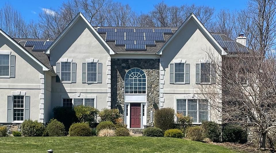 1st image of 15033 Oak Ridge Ct