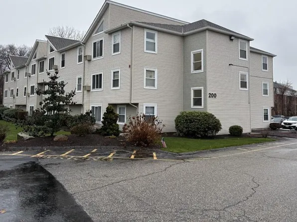 200 Woodlawn Ave APT 201, North Providence, RI 02904