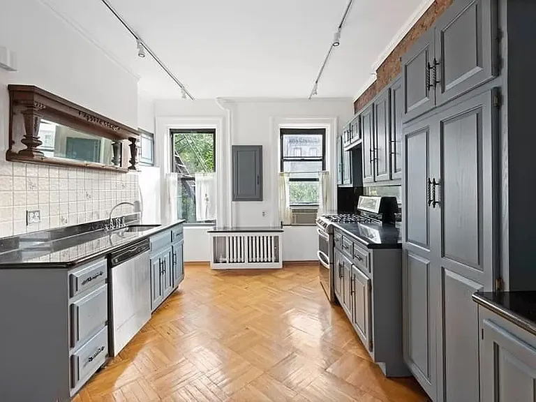 594 5th St #3/4 — Photo 3
