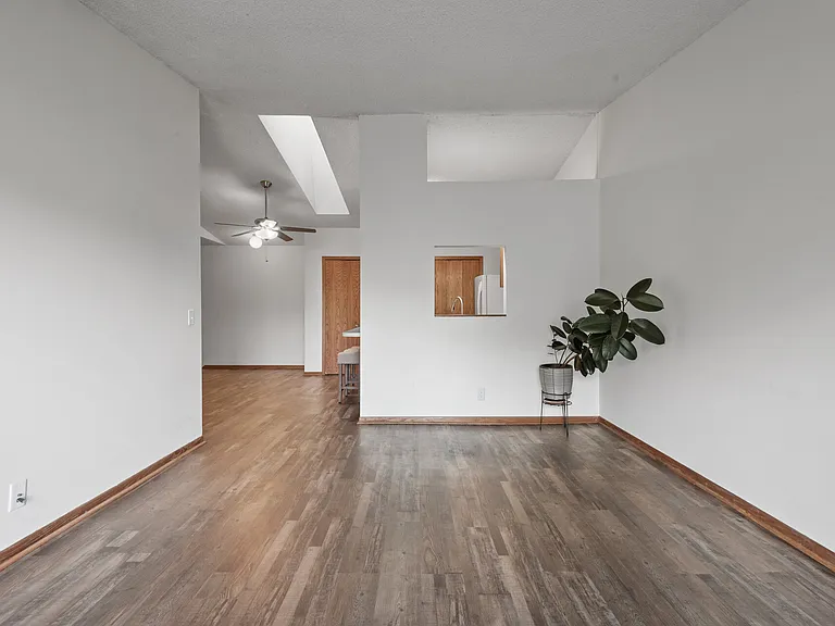 797 Parkside Dr — Photo 5