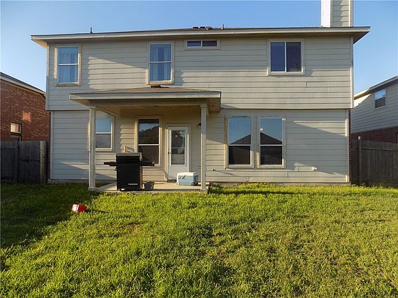 3rd image of 208 Mossy Rock Dr
