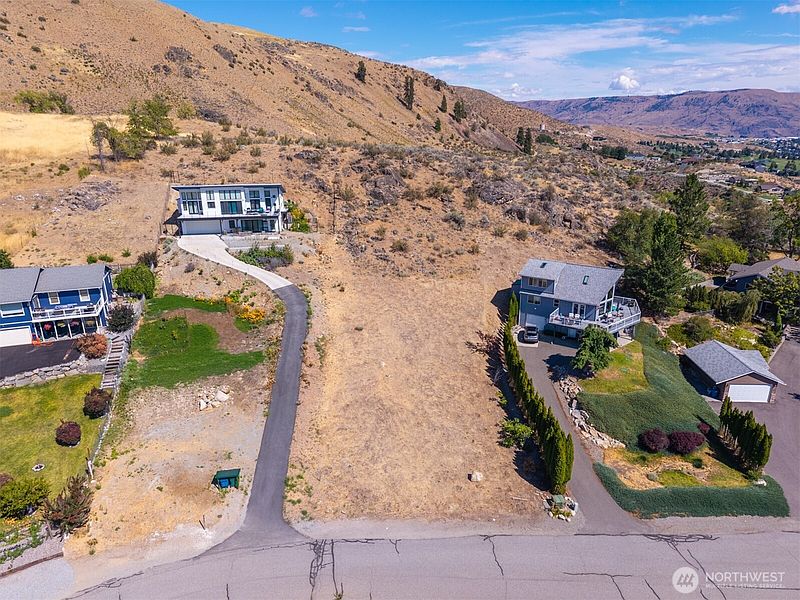2nd image of 211 Pinnacle Place